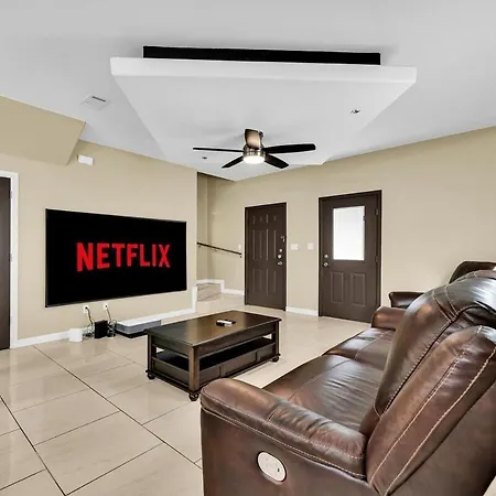 Relax & Enjoy In Our Spacious Townhome Getaway D